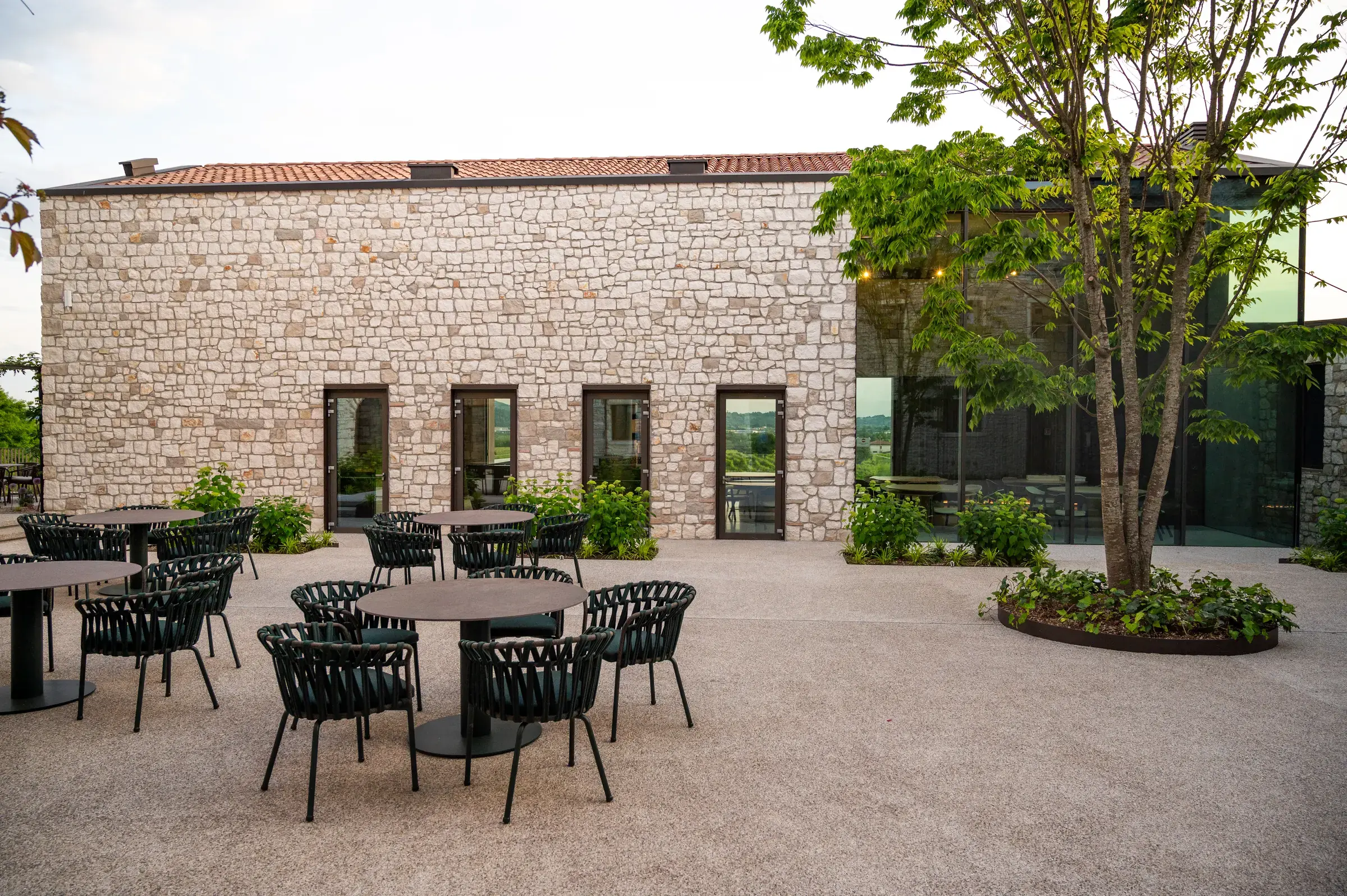Courtyard dining at Al Toro Bistrò