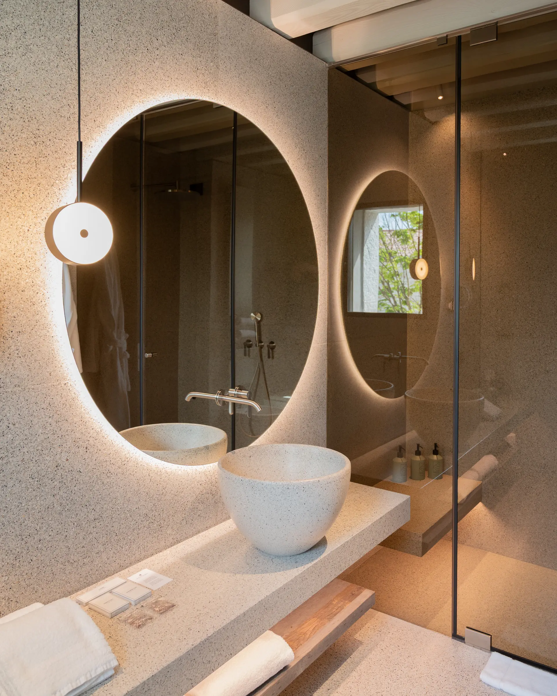 Family Zimmer — eigenes Bad in venezianischem Seminato, Borgo Taurino